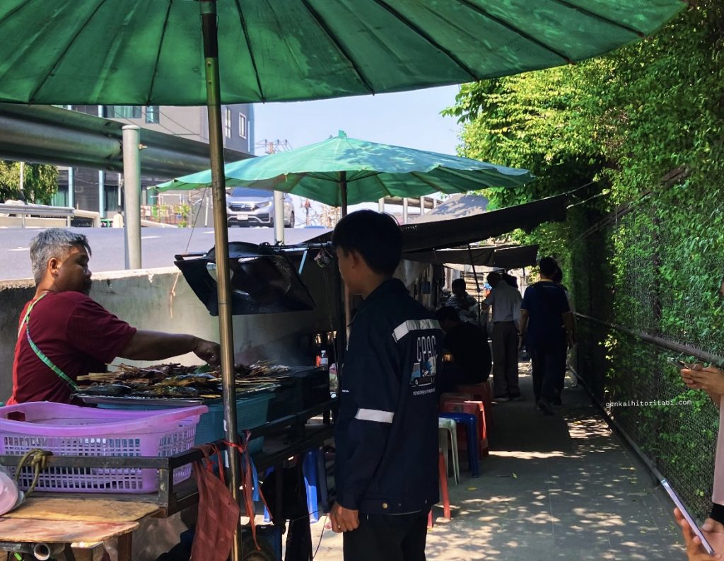 ピンクのカオマンガイ　アクセス