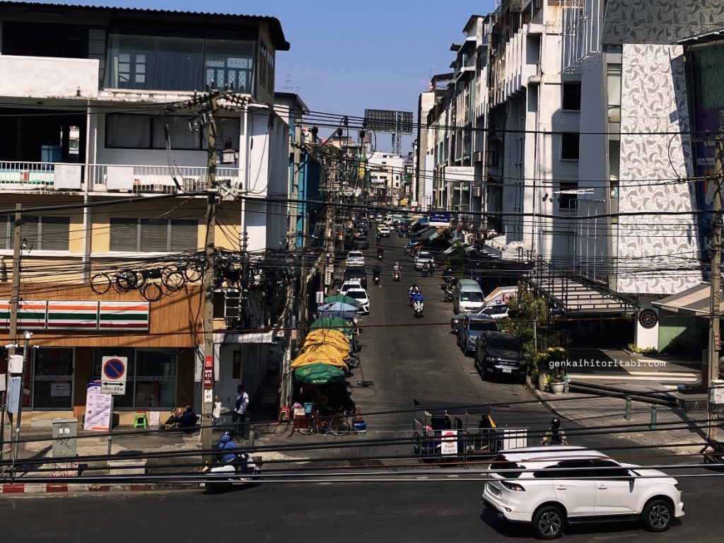 ピンクのカオマンガイ　アクセス