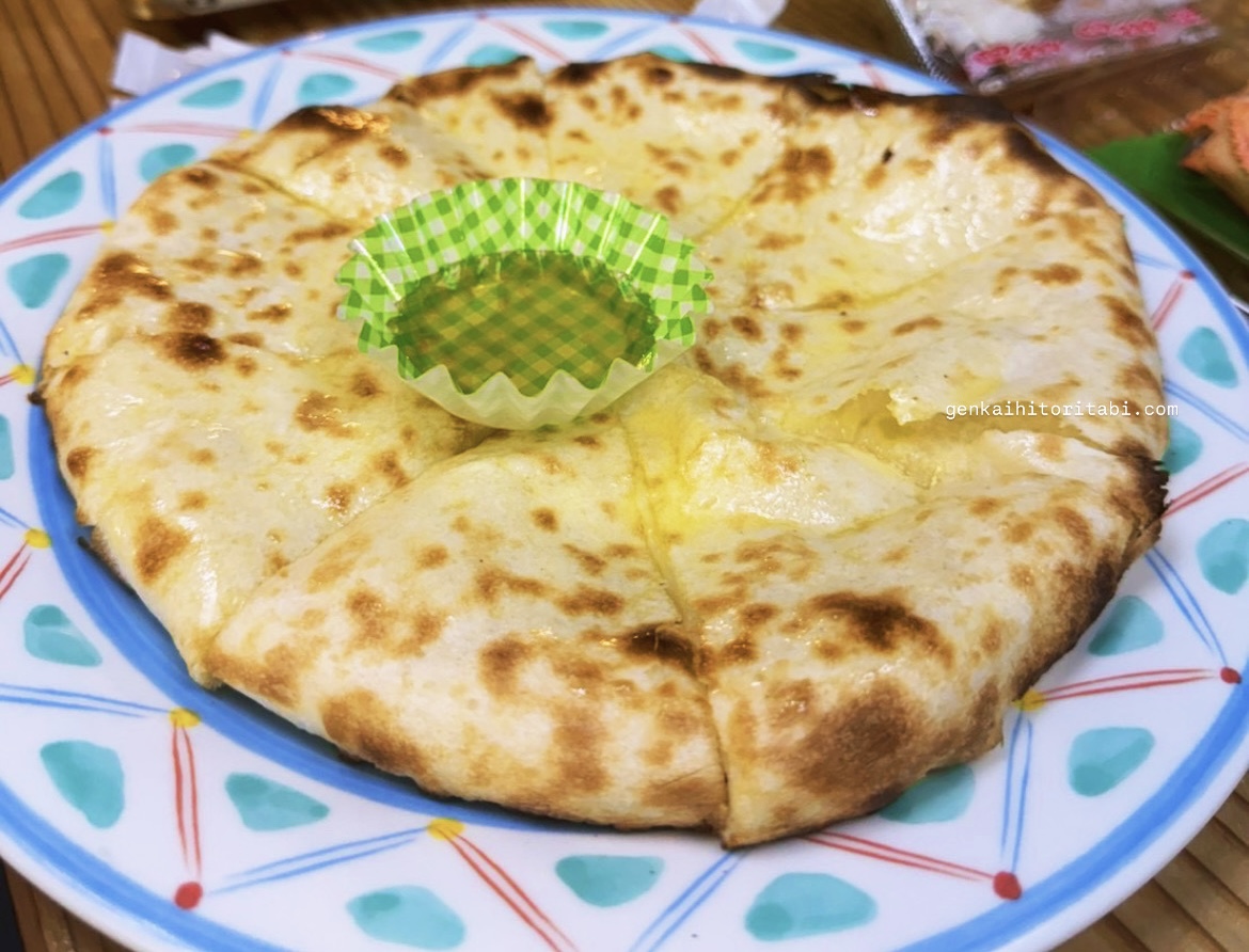 ひろめ市場　おすすめ　チーズナン